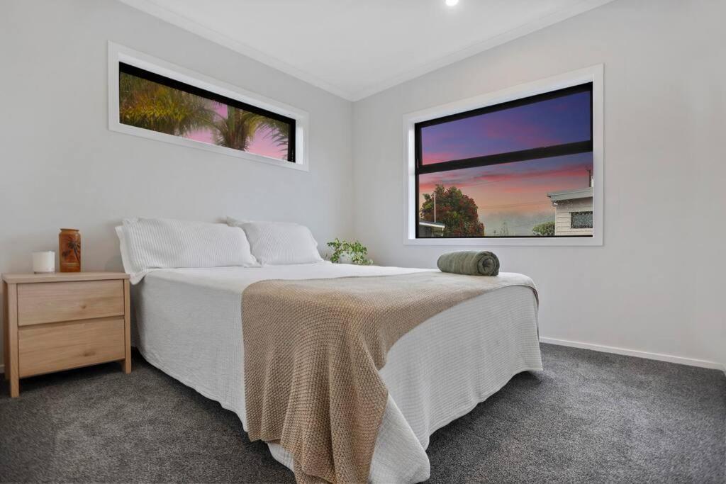 Another On Leo Waihi Luaran gambar